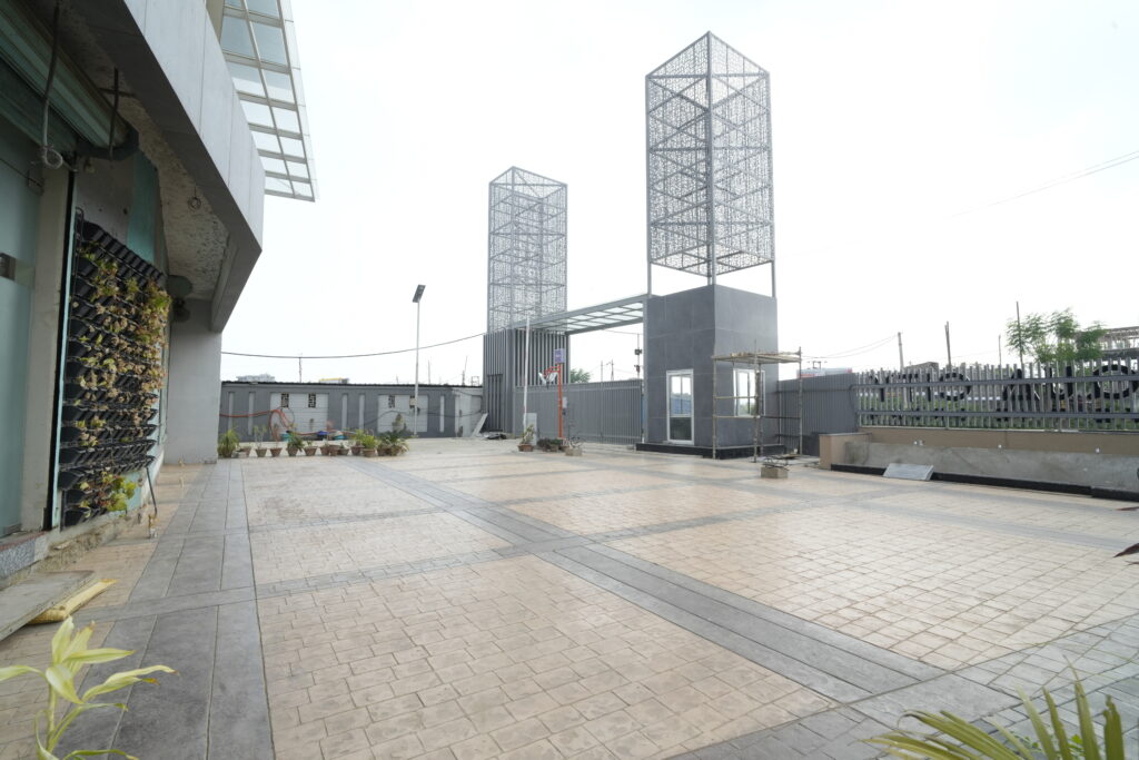 Aqua City gated community in Patna with high-rise luxury apartments, landscaped gardens, and modern amenities by Saakaar Constructions.