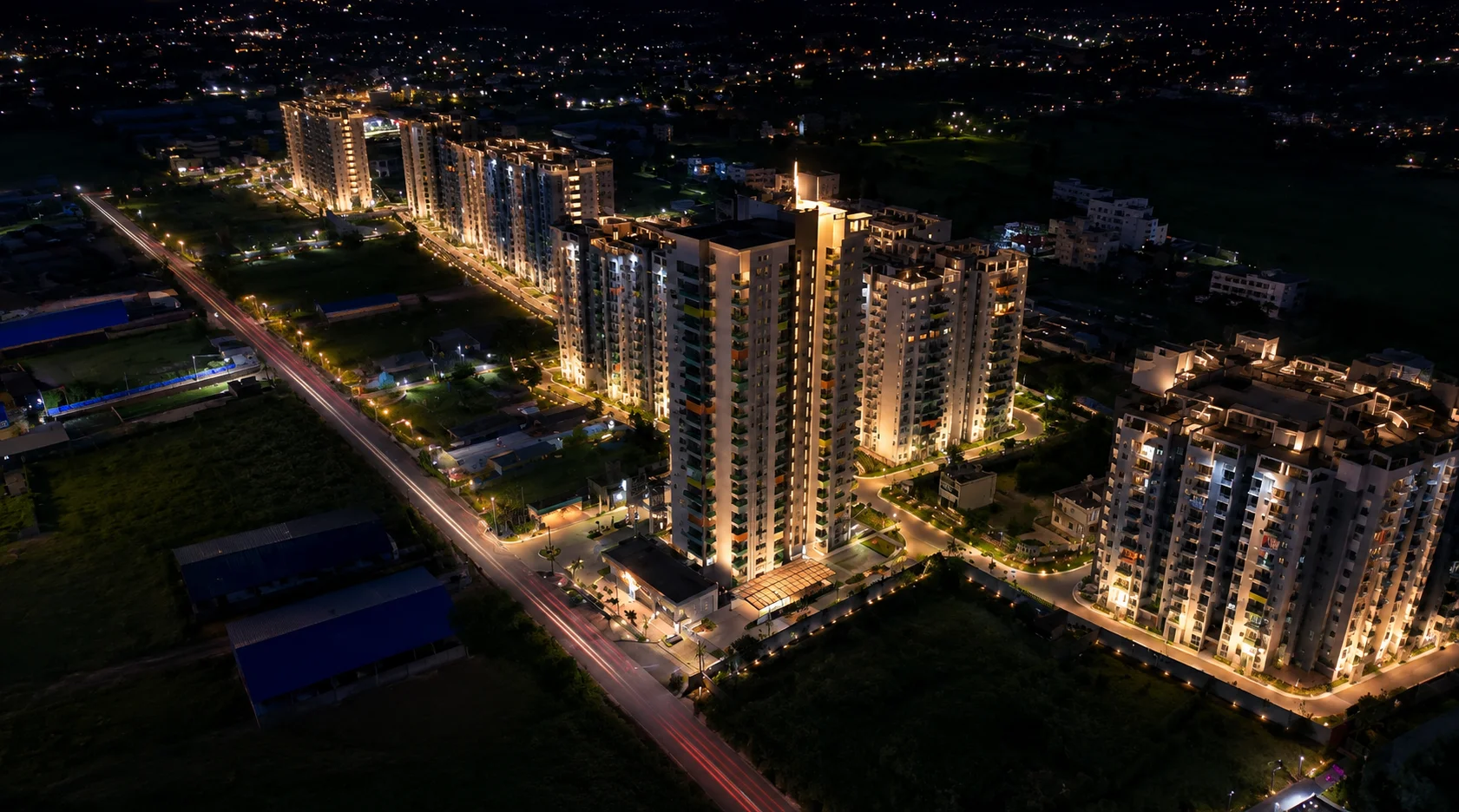 saakaar-aqua-city-premium-apartments-night-view